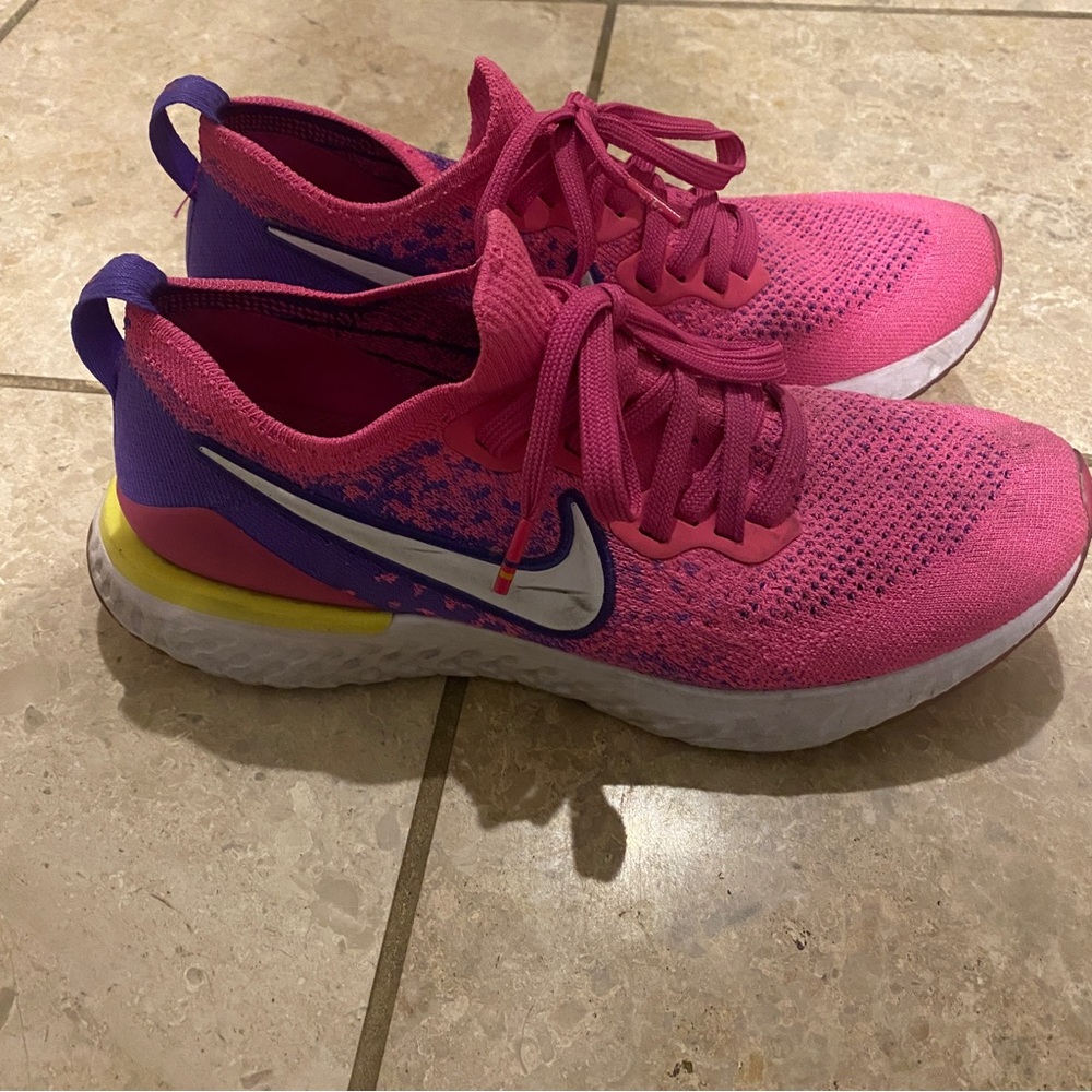 Nike Reacts, Size 8.5, Womens, Medium